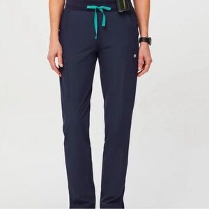 Navy FREEx™ Lined Yola™ High Waisted - Petite
Skinny Scrub Pants